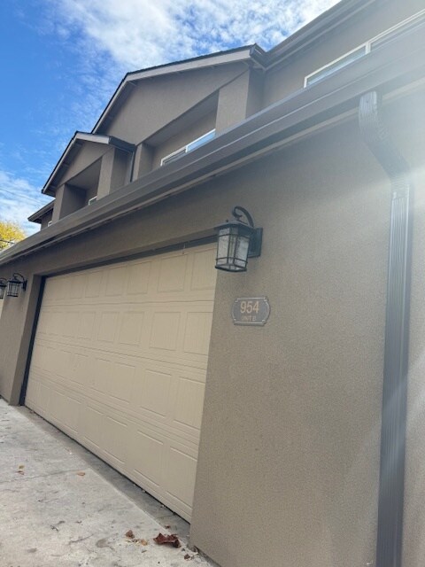 Foto del edificio - 954 E 10th St