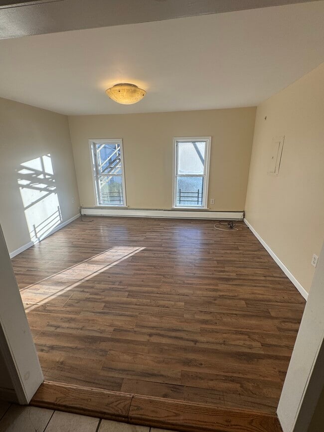 Living room - 39 Silver St