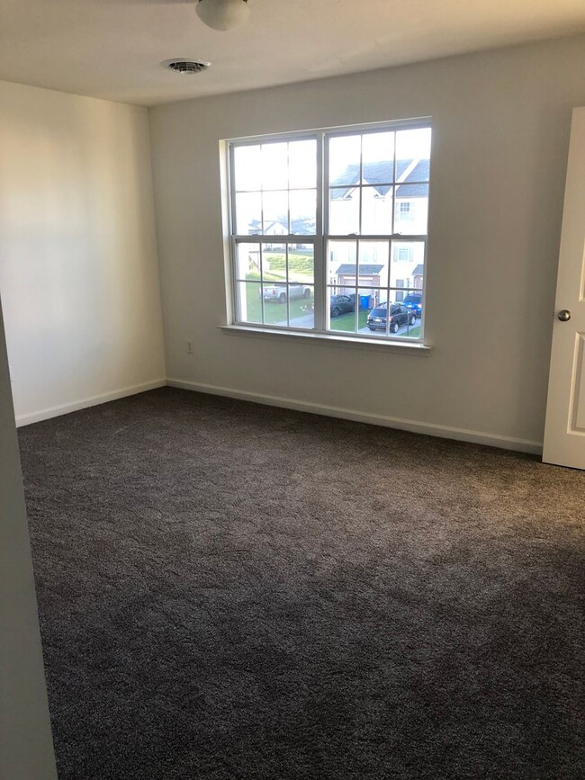 Building Photo - Coming soon - 3 bedroom, 2.5 bath condo in...