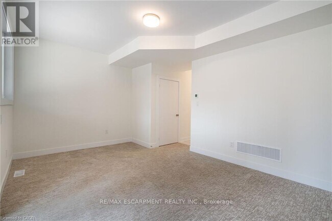 Photo du bâtiment - 2273 Turnberry Rd