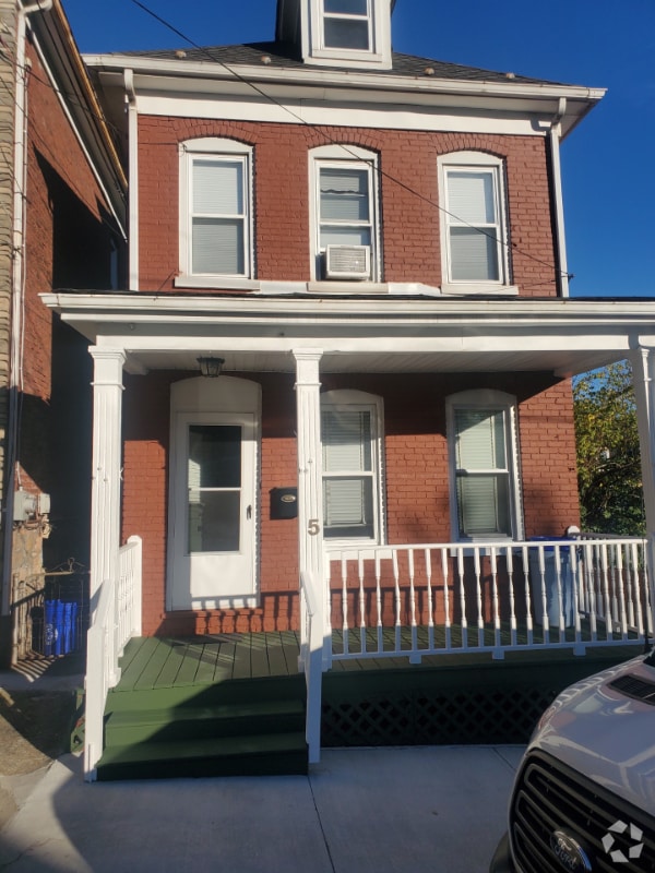 Building Photo - 5 N Mulberry St