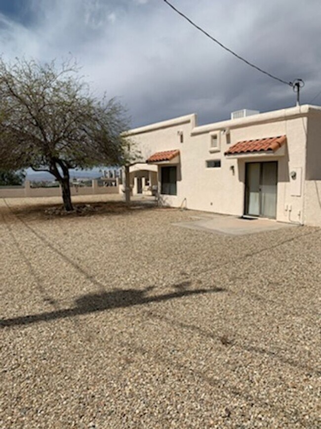 Foto del edificio - Long Term Unfurnished