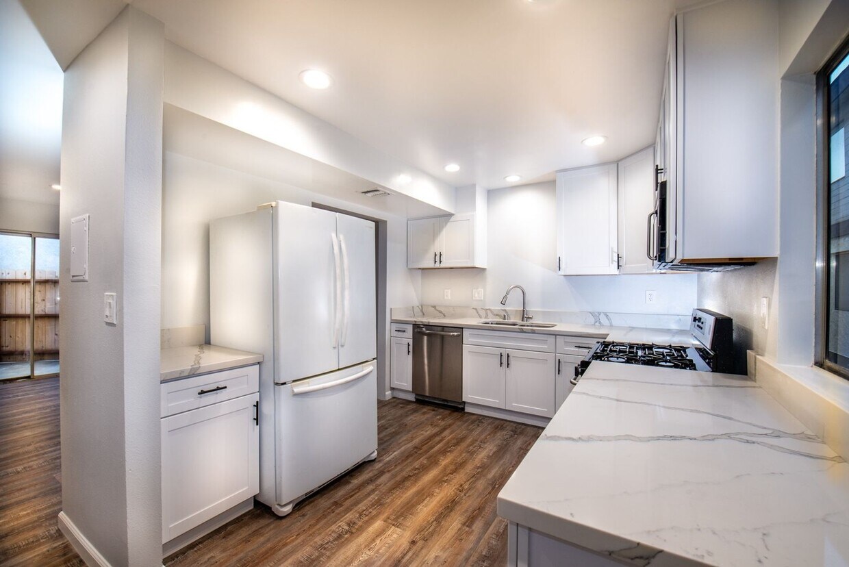 Foto principal - Fully Remodeled Townhouse in Gated Gardena...