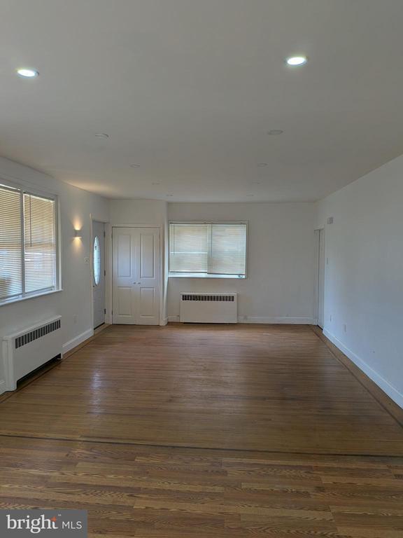 Foto del edificio - 7524 Whitaker Ave