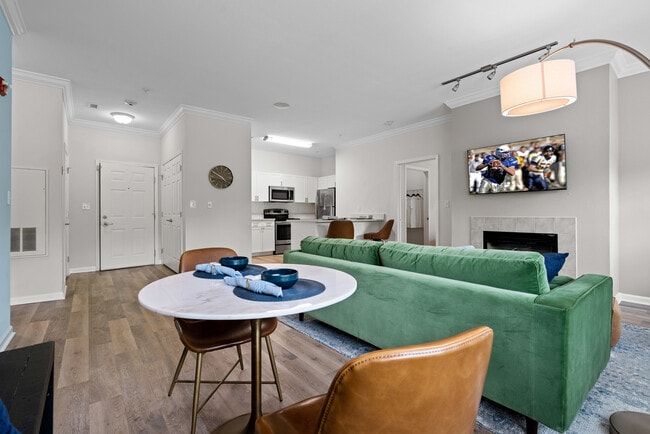 Building Photo - Charles Bellingham