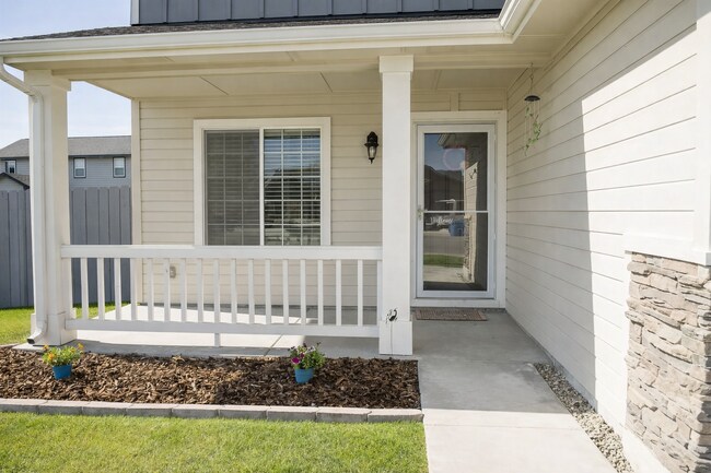 Foto del edificio - 645 SW Miner St