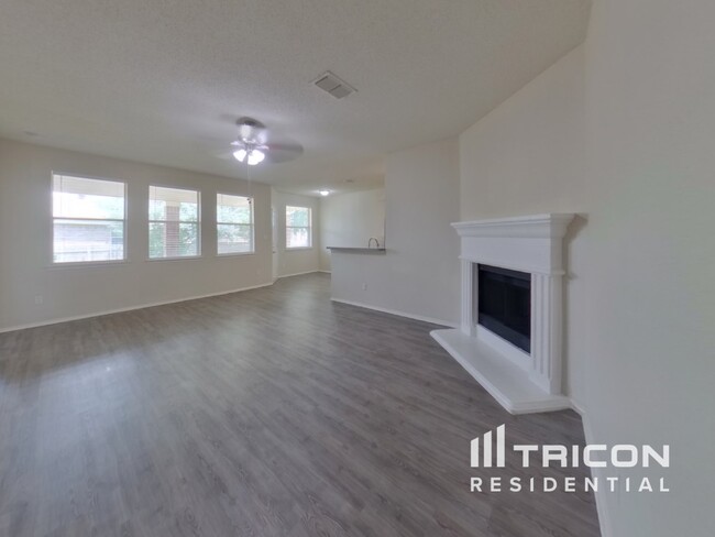 Foto del edificio - 6300 Downeast Dr