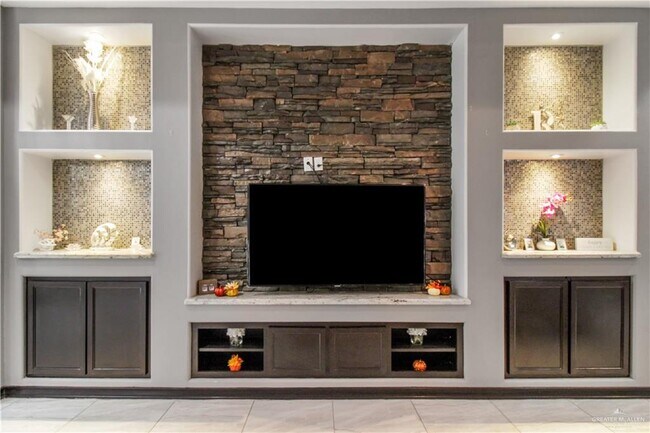 Foto del edificio - 30 Queens Ave