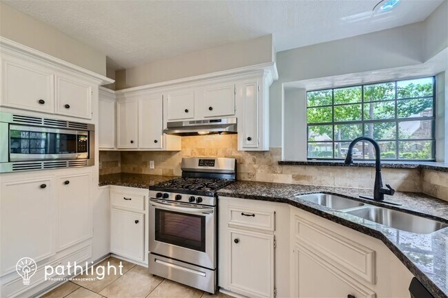 Foto del edificio - 12118 Rocky Lake Drive, Houston, TX, 77070