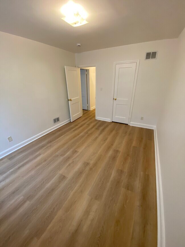 Building Photo - 32 Elsmere Blvd