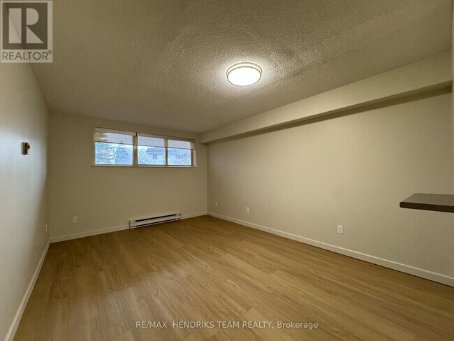 Photo du bâtiment - 56 Windward St