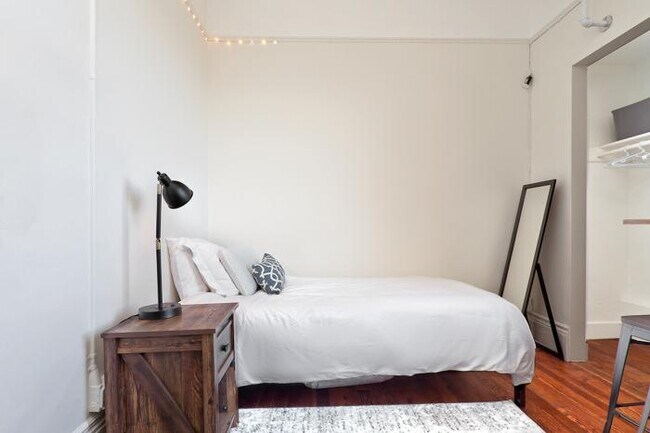 Building Photo - bedroom in San Francisco CA 94102
