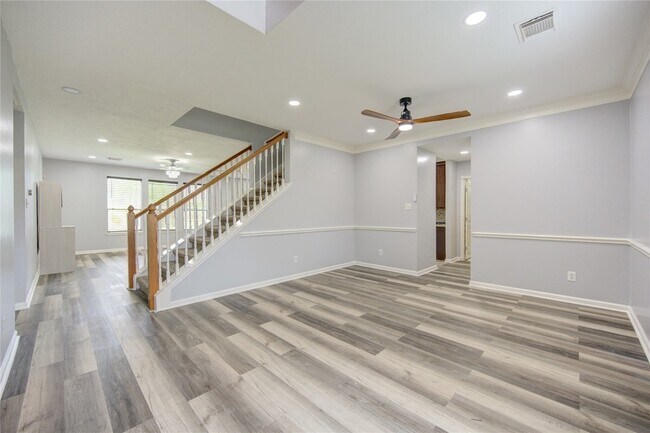 Building Photo - 9351 Royal Way