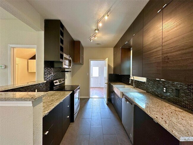 Building Photo - 606 Wicklow Dr