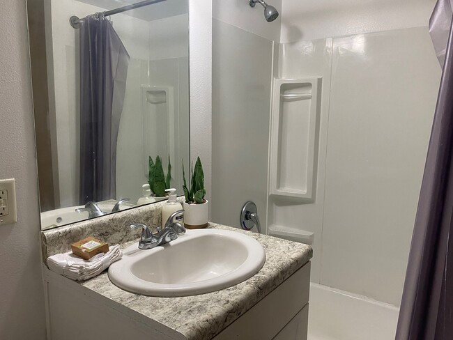 Baño - Jaguar Plaza Apartments