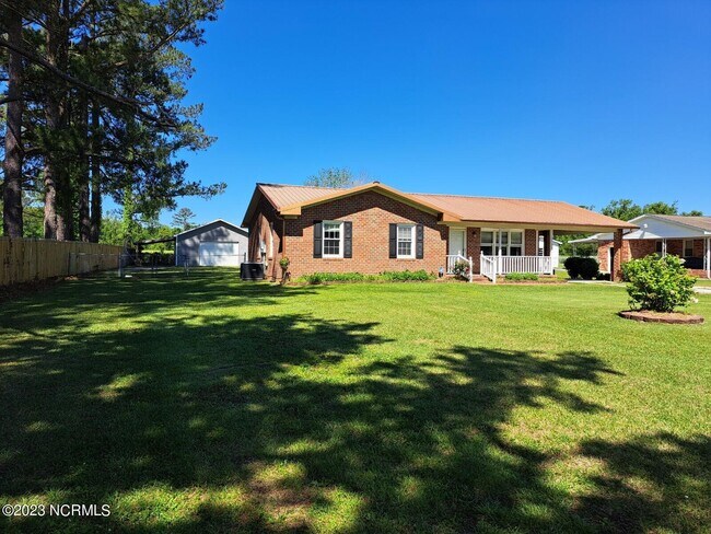 Foto del edificio - 2561 Belgrade-Swansboro Rd
