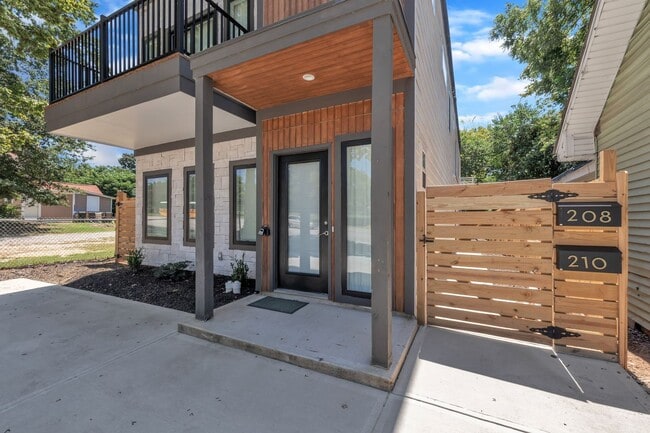 Building Photo - Modern New Construction Townhome with Roof...