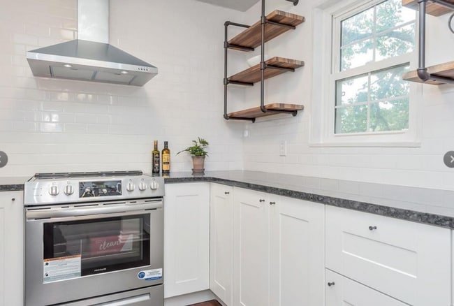 Building Photo - Updated Brentwood Forest Condo