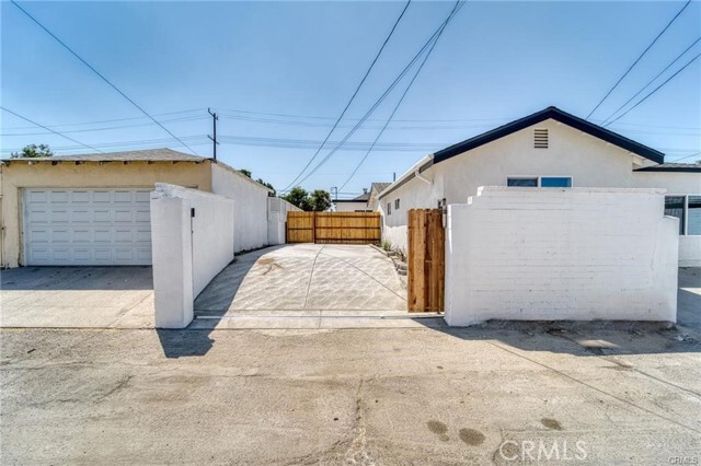 Foto principal - 11443 Saticoy St