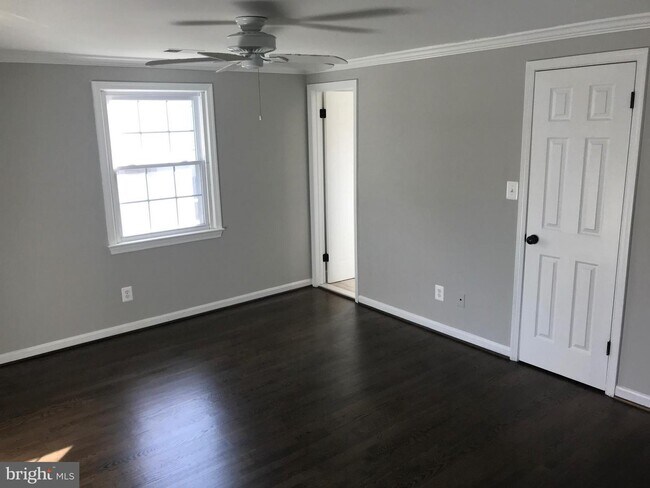 Building Photo - 1413 Fallsmead Way