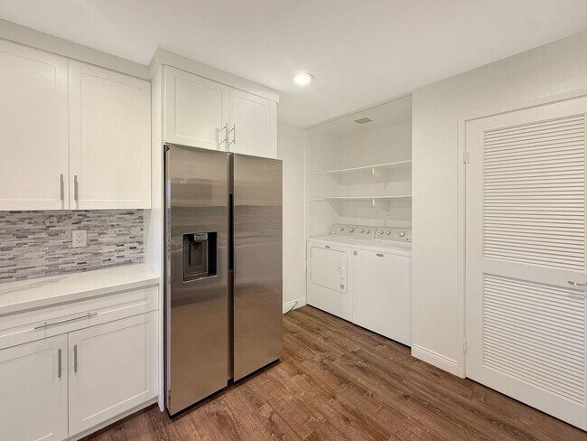 Foto del edificio - Spacious 3BR/2BA with Private Yard in Para...