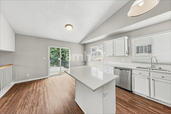 Building Photo - 5521 W Stone Blf Wy