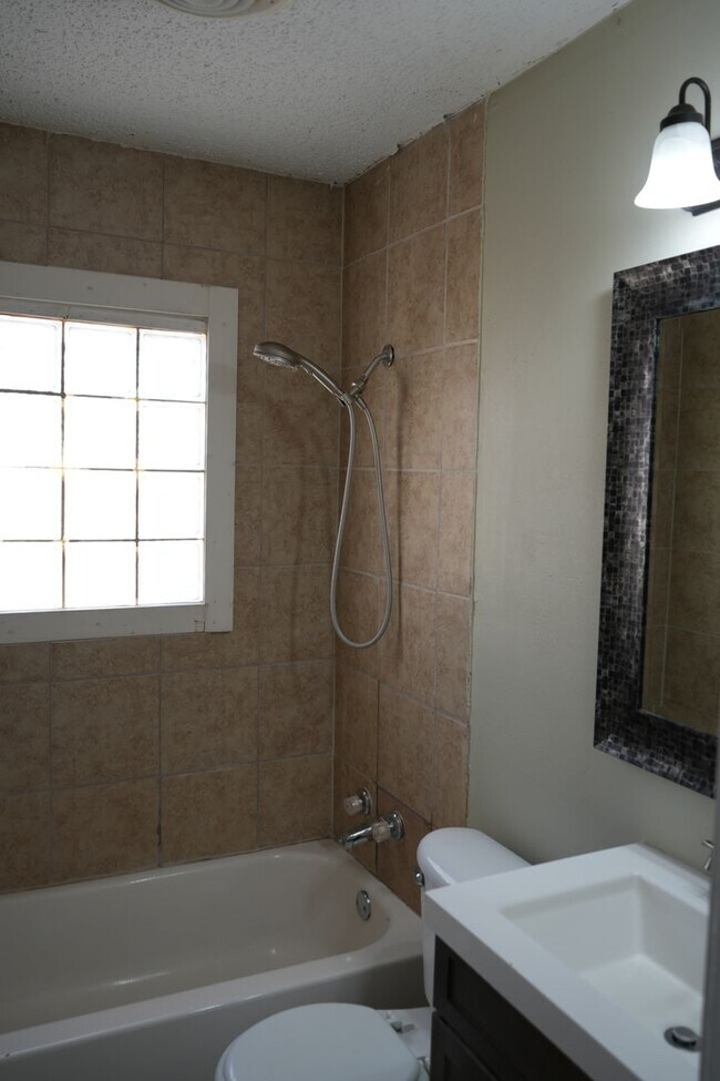 Building Photo - 2613 40th St