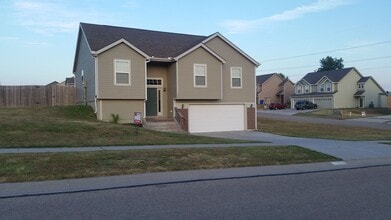 Building Photo - 1509 Hickory Ln