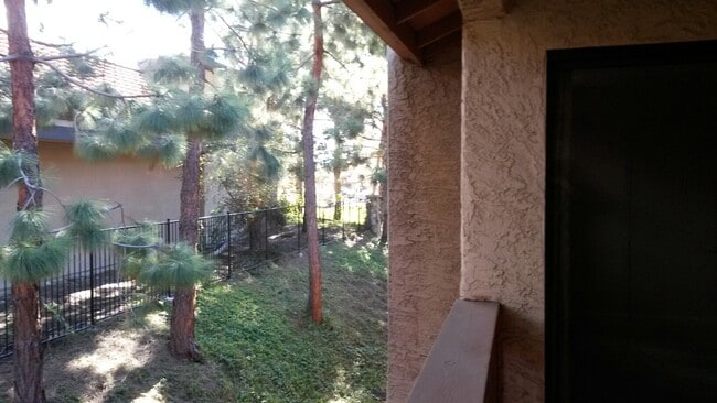Building Photo - 2 bdrm, 2 bath 1050 SqFt, Carmel Mtn 2nd f...