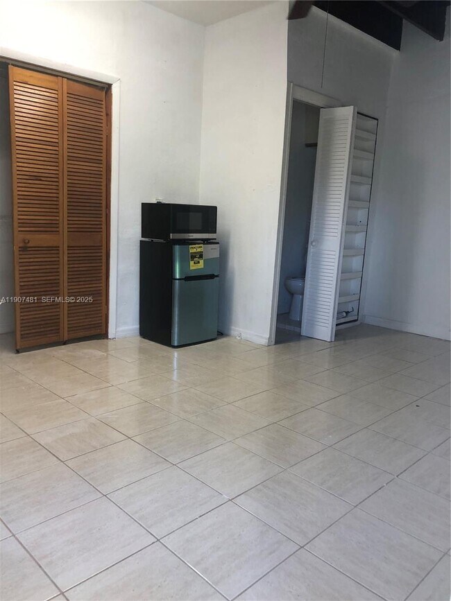 Foto del edificio - 1374 NE 176th St