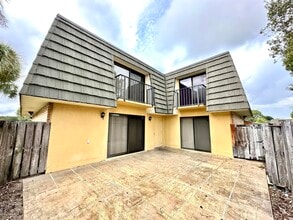 Building Photo - 805 8th Way