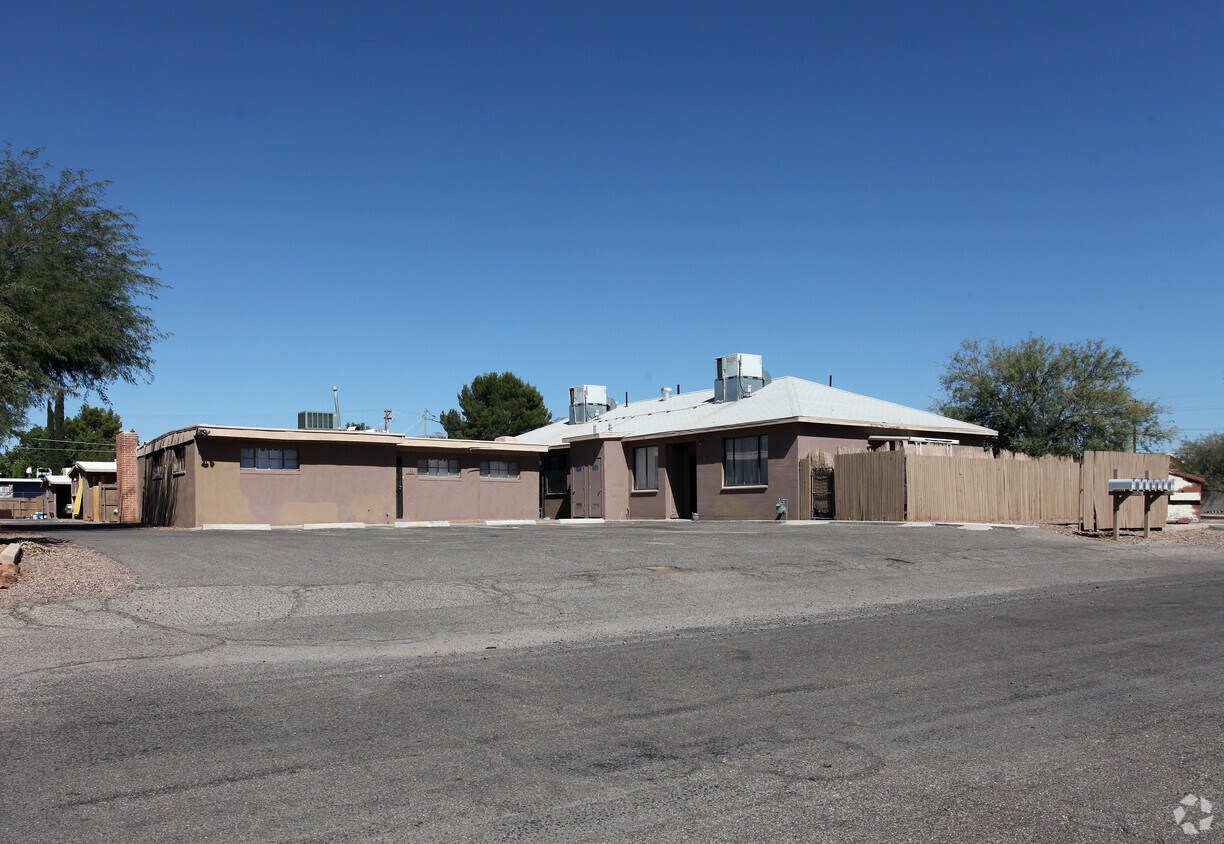 Primary Photo - 132-140 W Navajo Rd