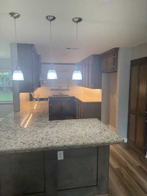 Kitchen/Granite Counter - 205 Cypress St