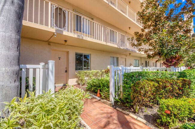 Foto del edificio - 6865 Huntington Ln