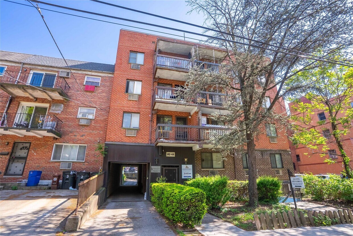 Foto principal - 140-44 34th Ave