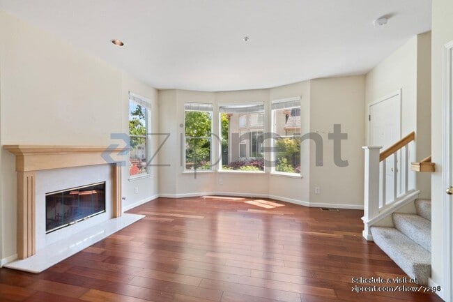 Building Photo - 1021 Nobel Dr