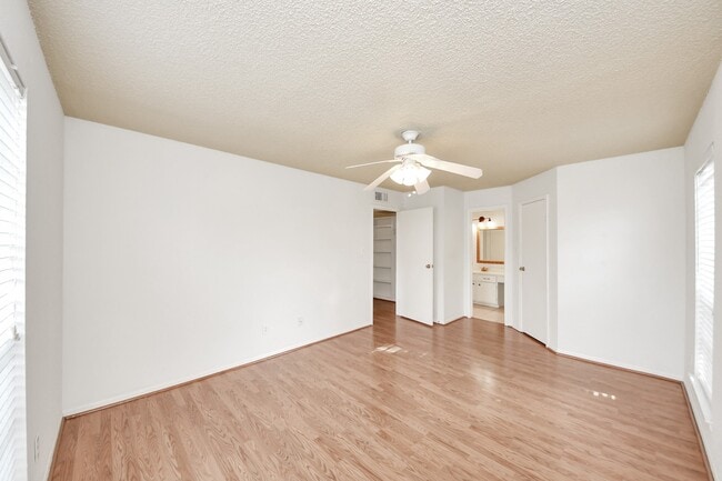 Building Photo - 2120 El Paseo St