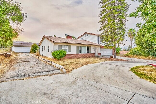 Foto del edificio - 2751 Batson Ave