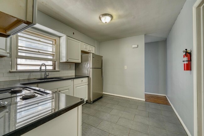 Building Photo - 125 Garfield Ave