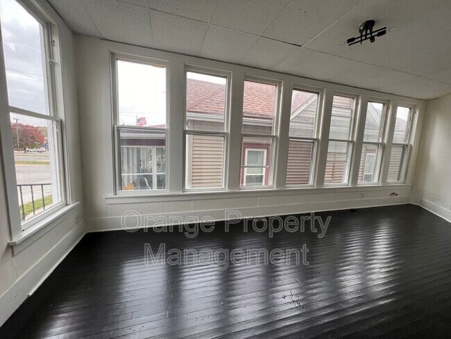 Building Photo - 111 Stutsman St