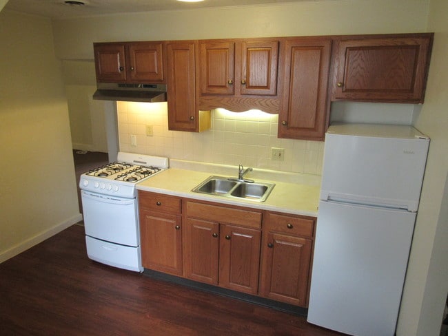 Kitchen - 138 Main St