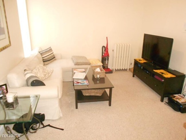 Foto del edificio - Studio, 1 bath  - 50 Park Vale Ave 17
