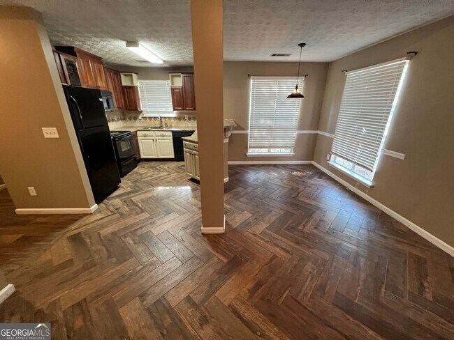 Building Photo - 402 Bear Cub Path