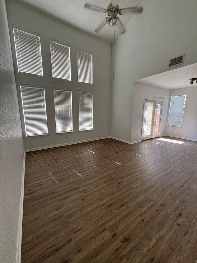 Foto principal - 7129 Wolfmont Ln