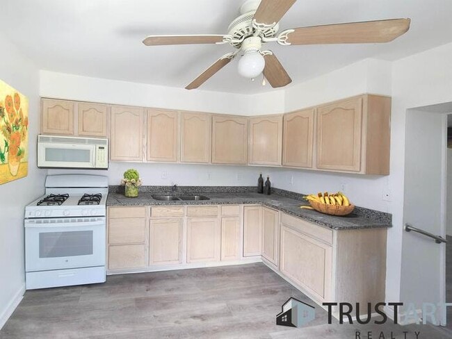 Building Photo - 4 bedroom apartment in Manayunk