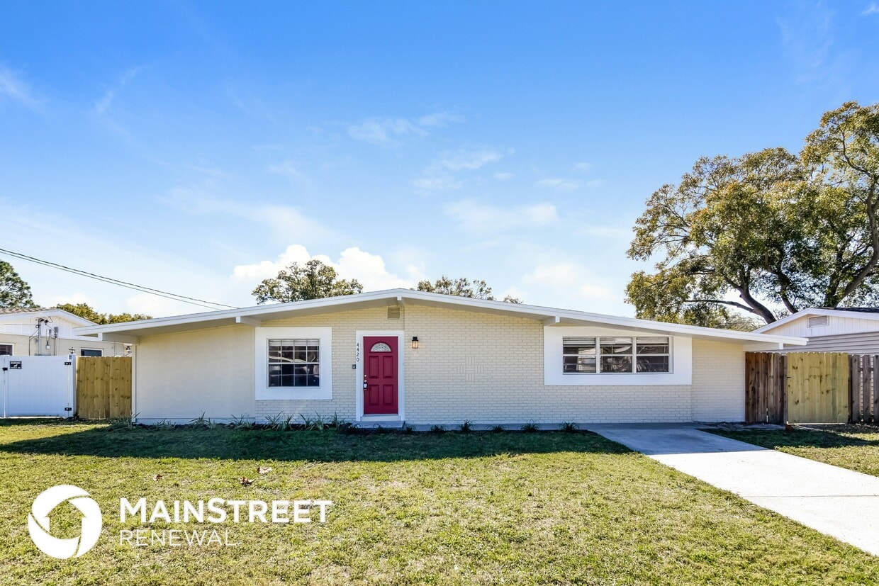 Primary Photo - 4420 W Bay Ave