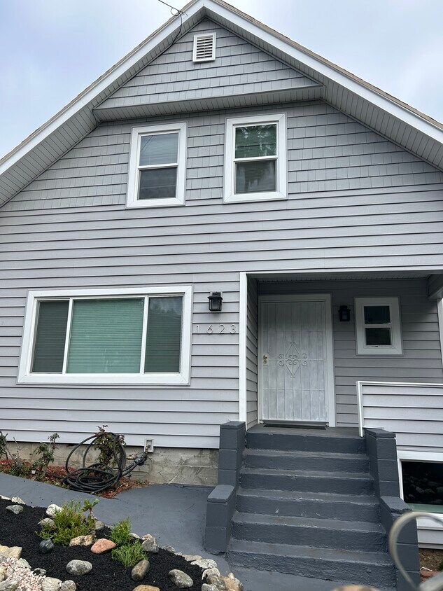 Primary Photo - 1623 Champlain Terrace
