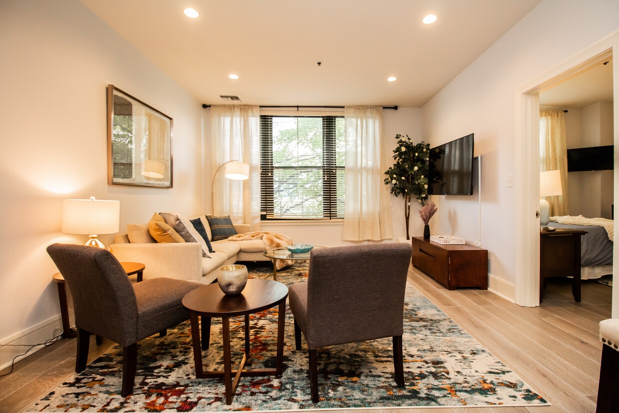Foto principal - 1387 Washington St