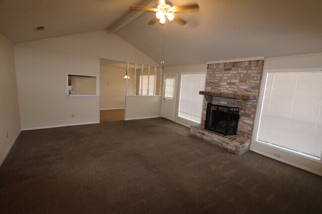 Foto del edificio - 6842 Ten Curves Rd