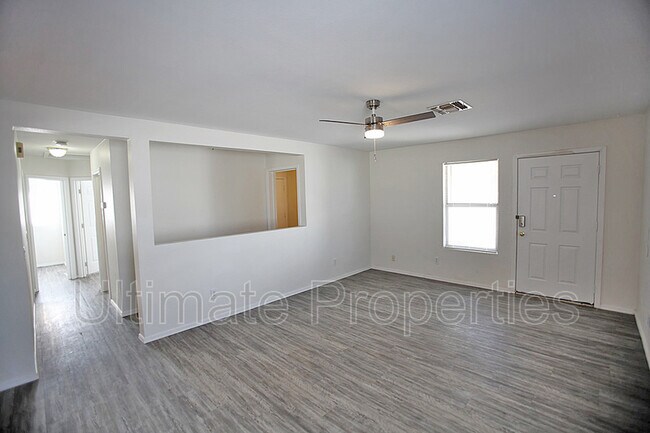 Building Photo - 12563 N Pablo St